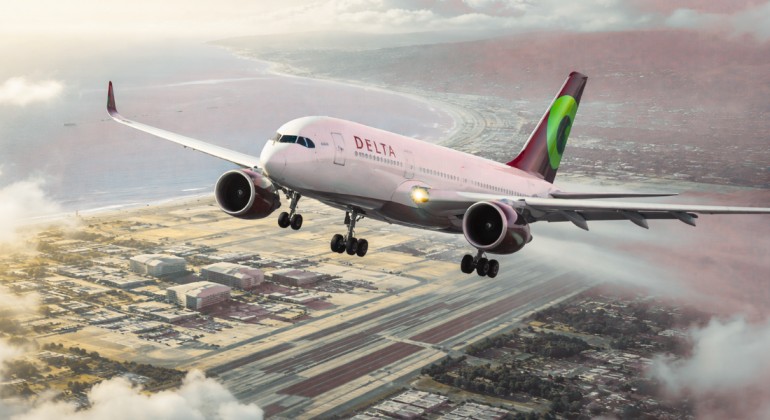 Delta Flight DL275 Diverts to LAX